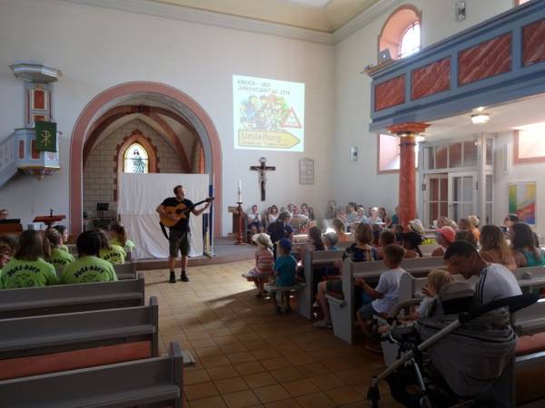 Quelle: Andreas Eisenmann Jungschartag mit Gesang in der Kirche